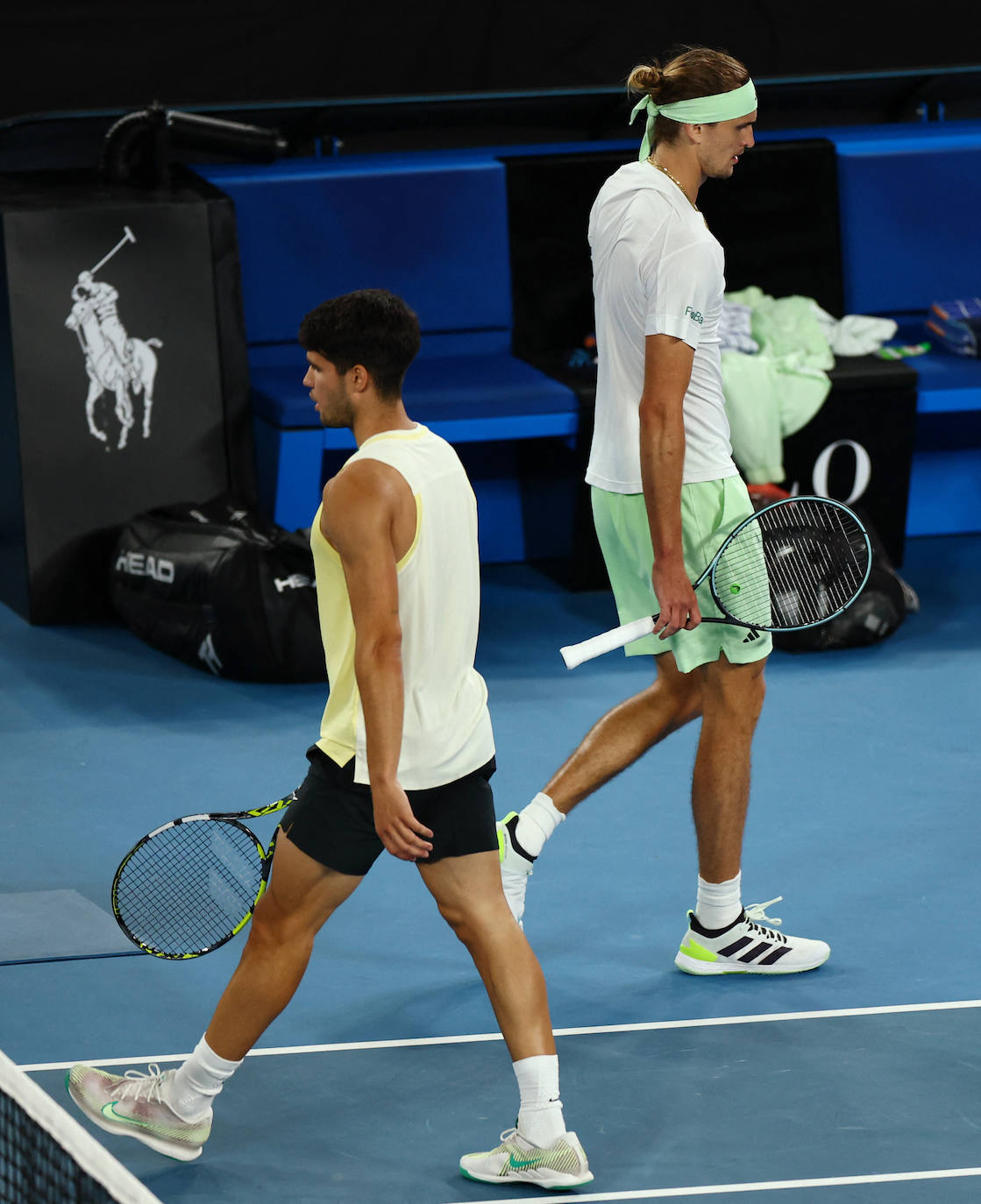 La derrota de Alcaraz ante Zverev en el Open de Australia, en imágenes