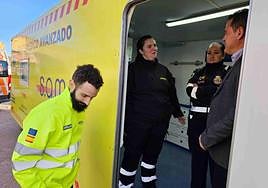 Componentes del puesto instalado en la explanada del castillo.