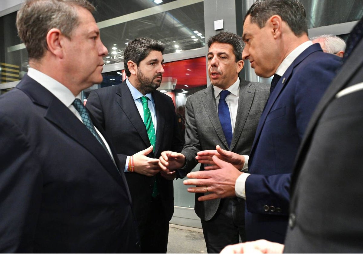 Emiliano García-Page, Fernando López Miras, Carlos Mazón y Juanma Moreno, en el encuentro que han tenido esta mañana en Fitur.