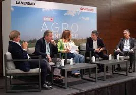 De izq a dcha: Mariano Zapata, Joaquín Gómez, Lorena Ruiz, Juan Marín y José Miguel Marín.