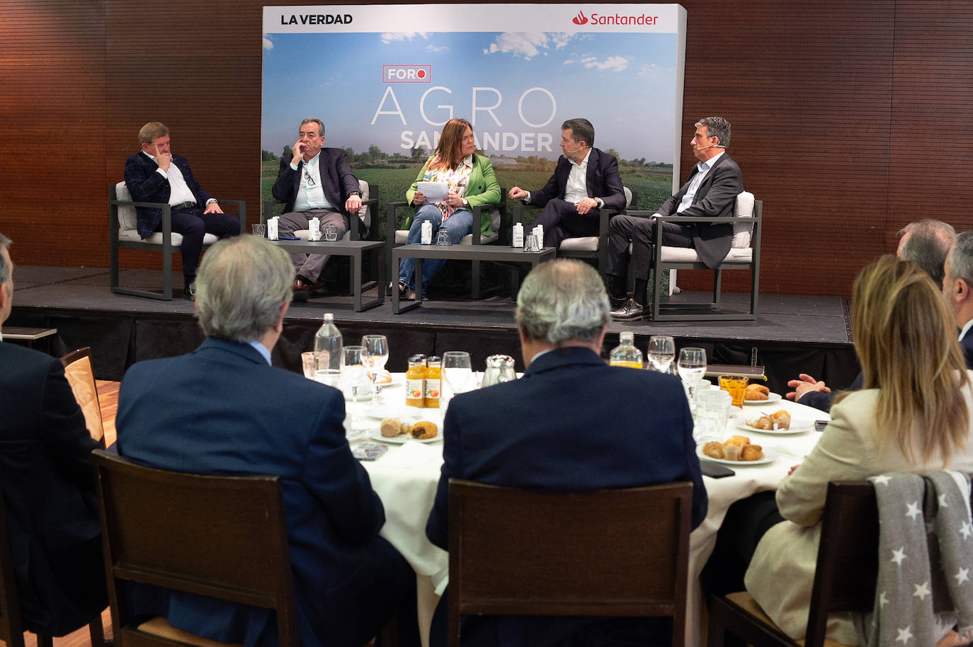 Las imágenes del Foro Agro organizado por Santander y LA VERDAD
