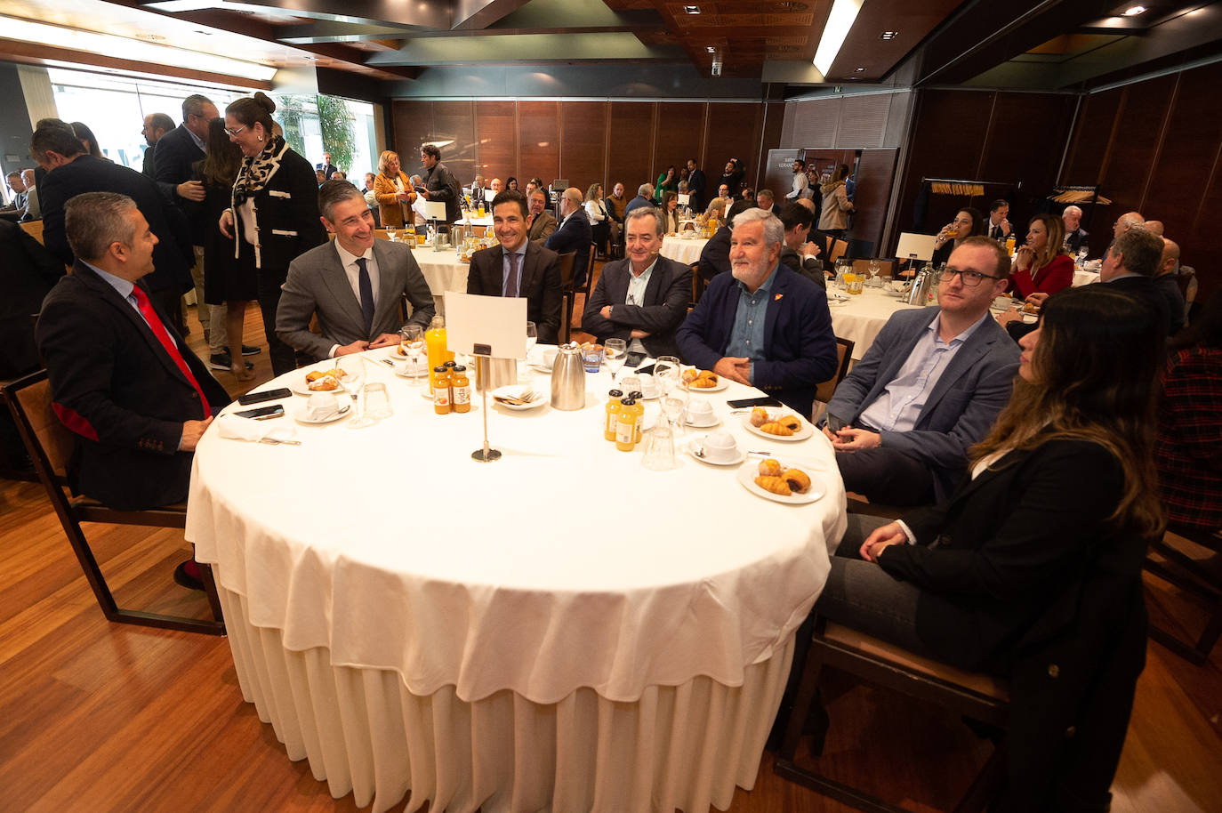 Las imágenes del Foro Agro organizado por Santander y LA VERDAD