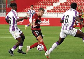 El lateral Diego Moreno, esta temporada, con la camiseta del Mirandés.