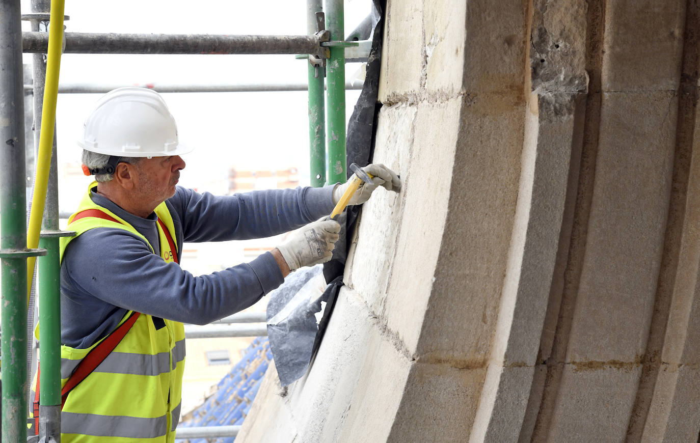 Trabajos en la fachada de la Catedral de Murcia