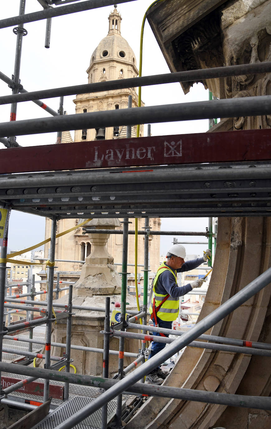 Trabajos en la fachada de la Catedral de Murcia