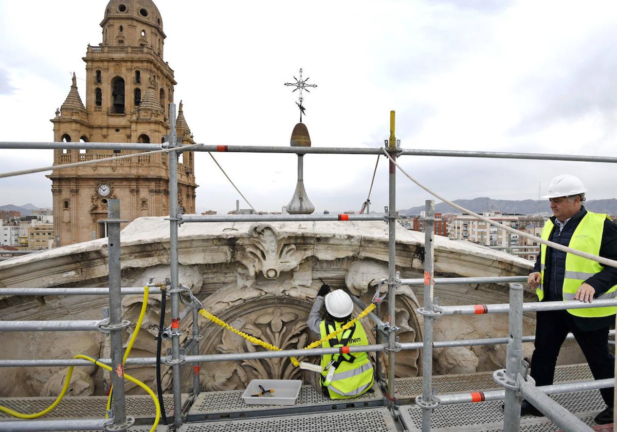 Trabajos en la fachada de la Catedral de Murcia