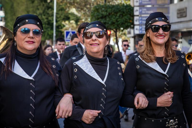 Las imágenes del desfile del Medio Año Festero en Orihuela