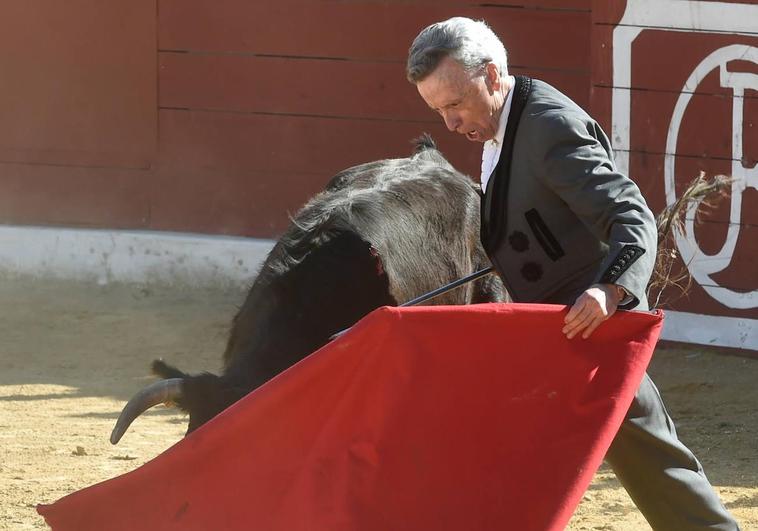 José Ortega Cano toreó este domingo en la plaza de toros de La Herencia, en la finca Casa Grande de El Jimenado (Torre Pacheco).