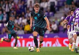 El delantero serbio Marezi, con la camiseta del Almería.