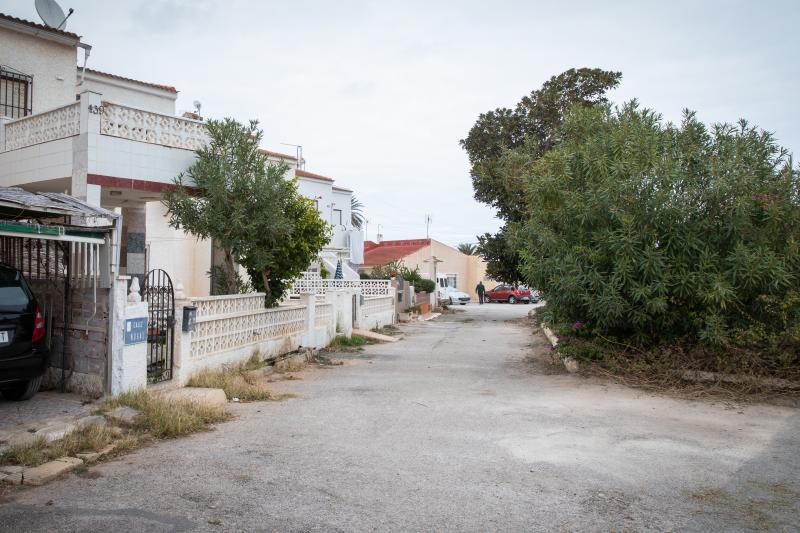 El abandono en las calles de La Torreta, en imágenes