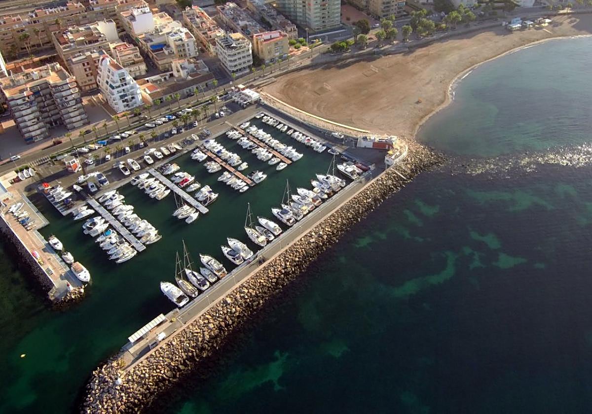 Vista aérea del puerto deportivo.