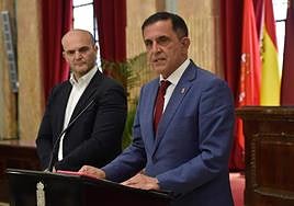 Enrique Lorca, junto a José Antonio Serrano, en los últimos actos del pasado mandato.