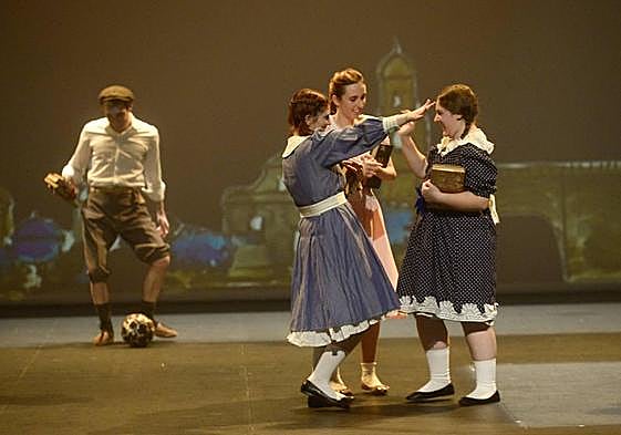 El público llena el Teatro Circo de Murcia en el estreno de 'Nuestra ciudad. Murcia 1933'