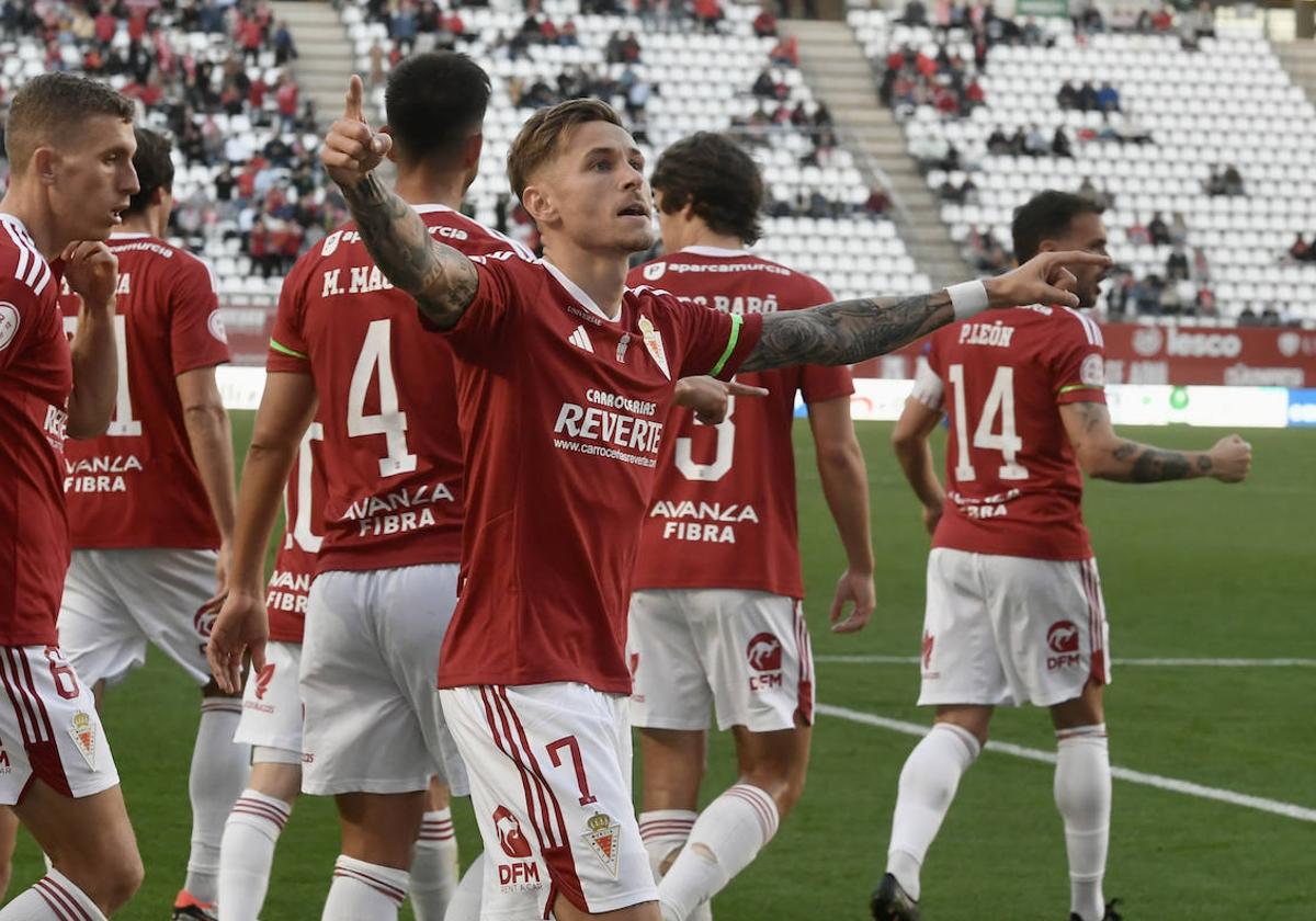 Una tarde plácida para el Real Murcia en el Enrique Roca