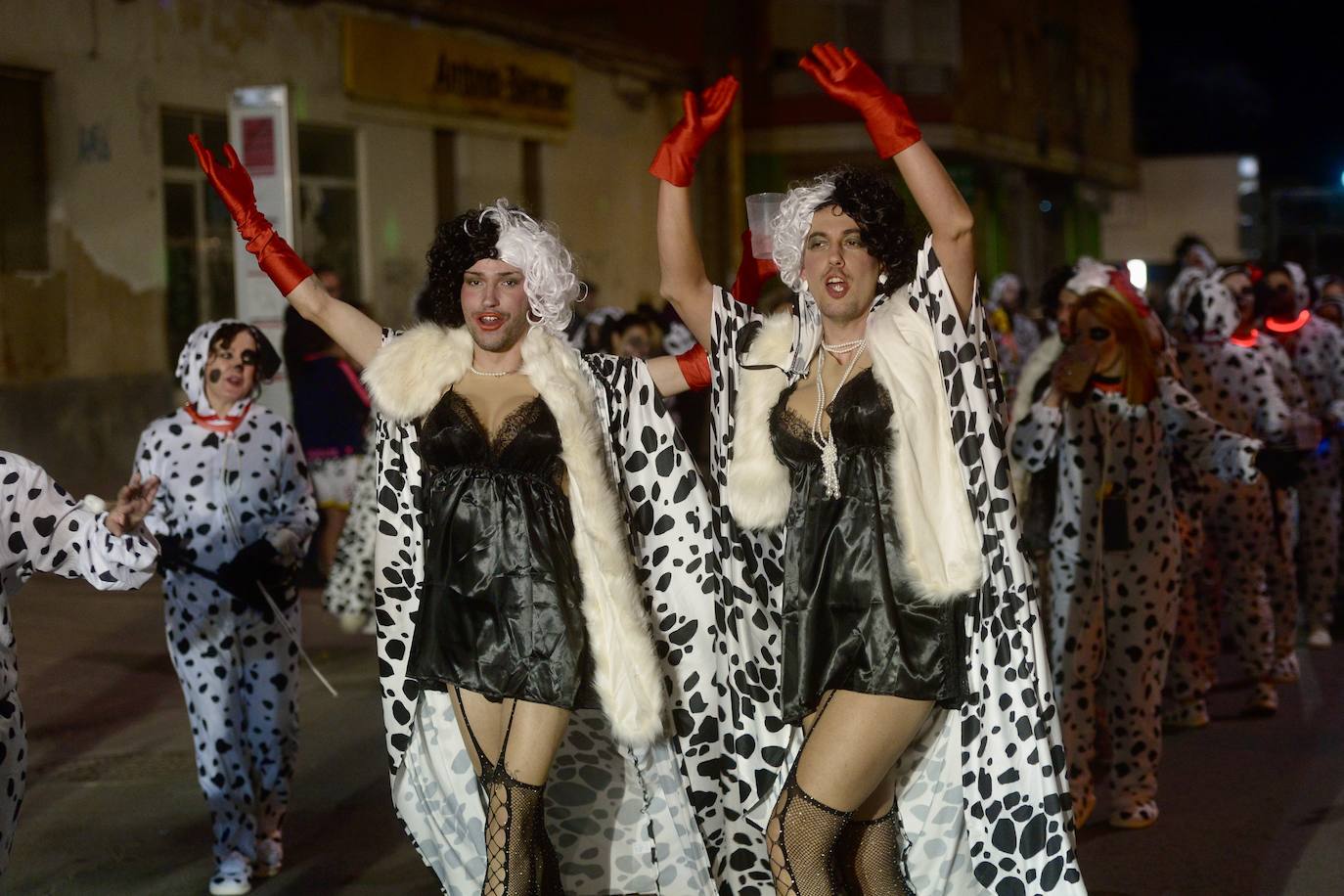 Primer desfile de comparsas en Beniaján
