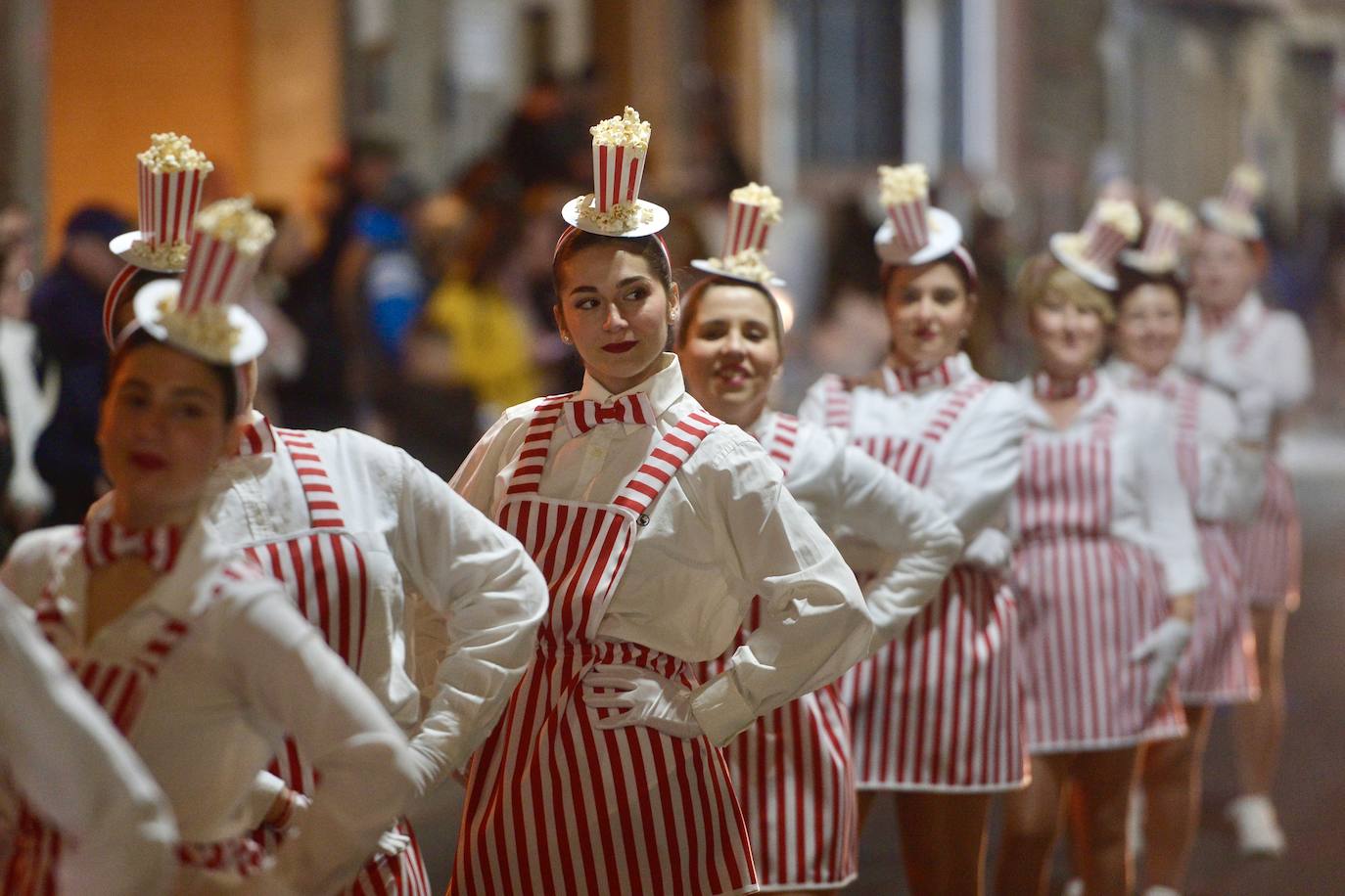 Primer desfile de comparsas en Beniaján