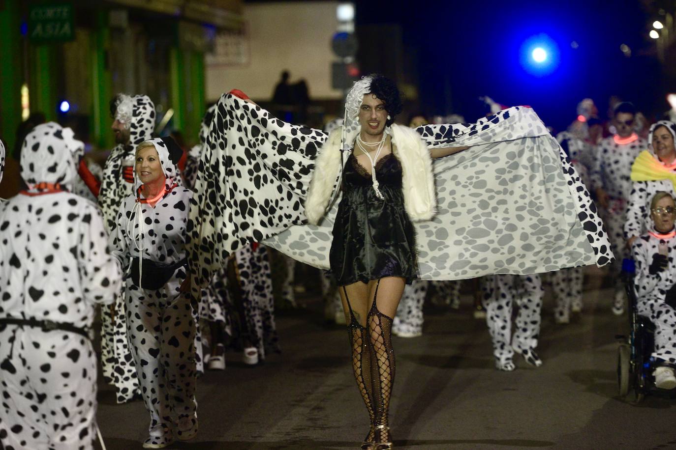 Primer desfile de comparsas en Beniaján