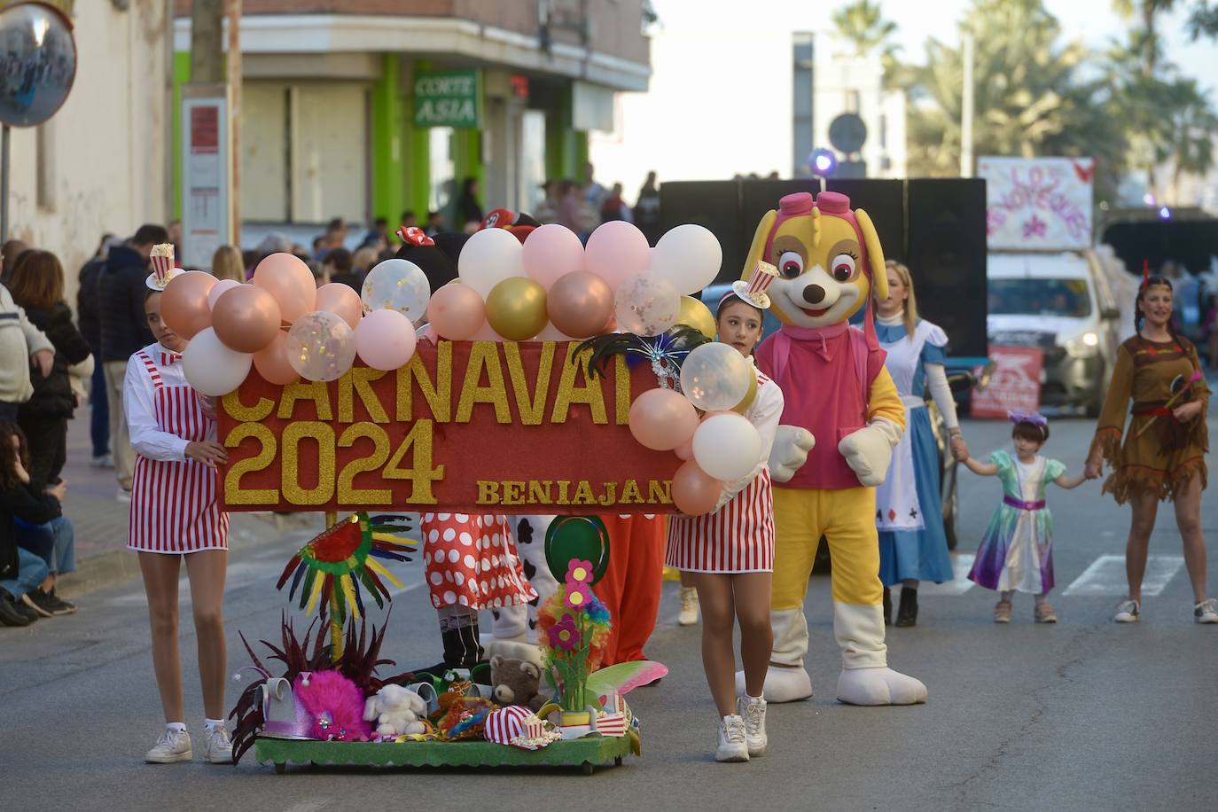 El desfile infantil del Carnaval de Beniaján, en imágenes