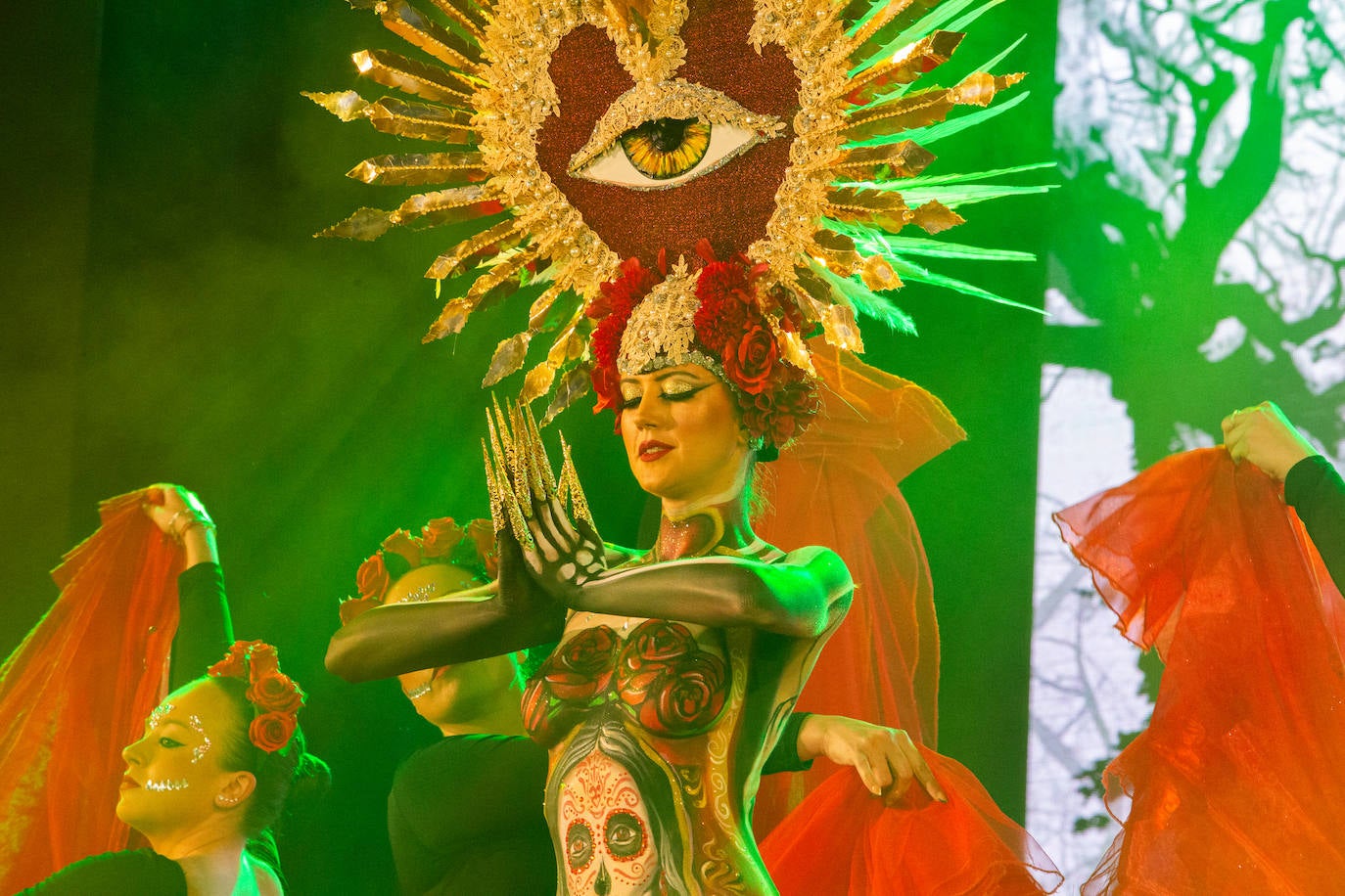 Las imágenes del Concurso de Trajes de Papel en Águilas