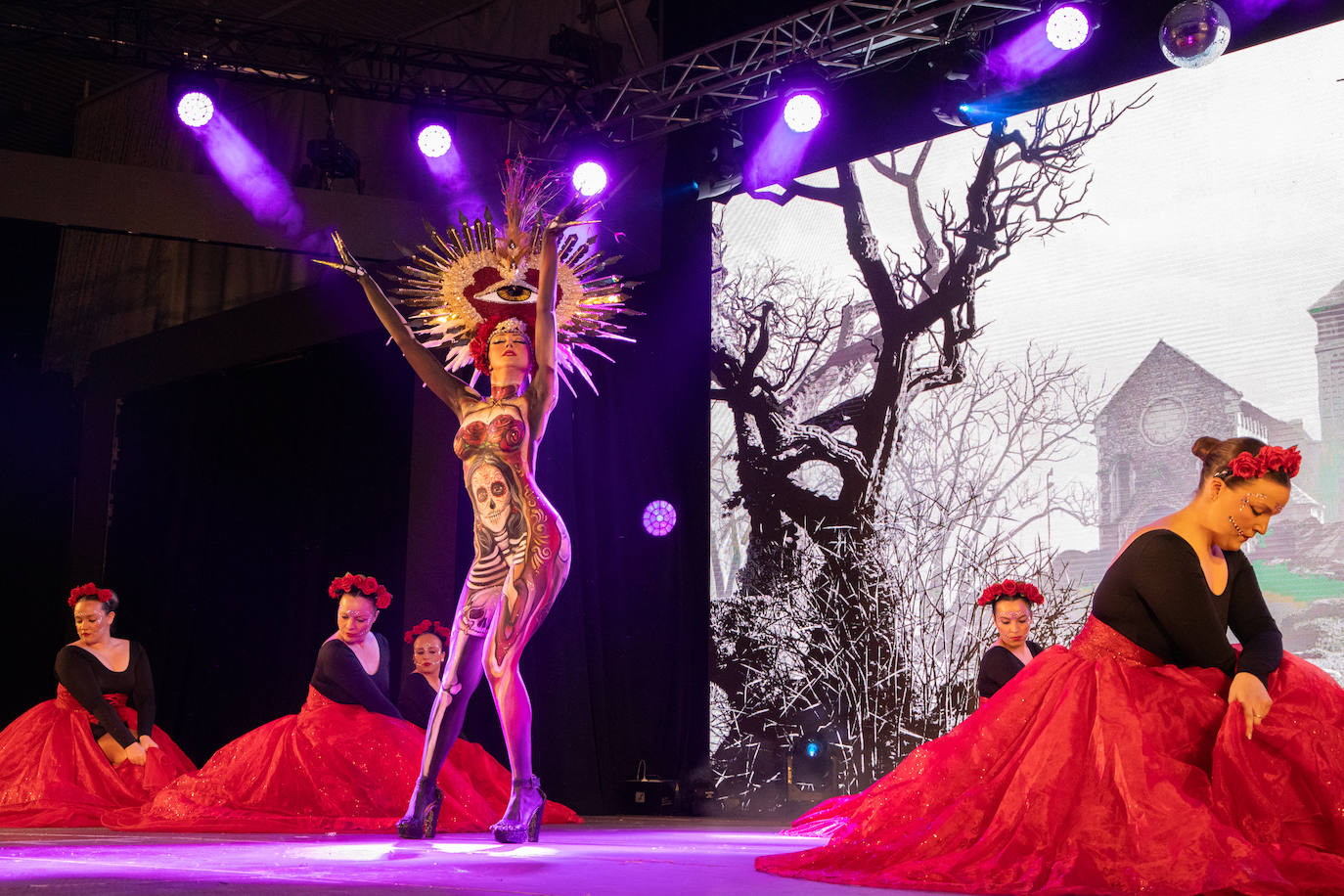 Las imágenes del Concurso de Trajes de Papel en Águilas