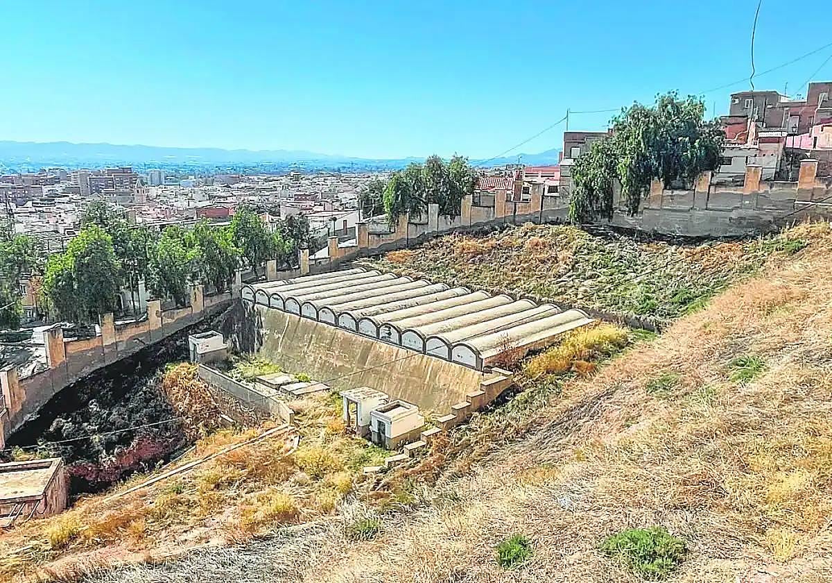 Antiguos depósitos de la Mancomunidad de los Canales del Taibilla en Santa María.
