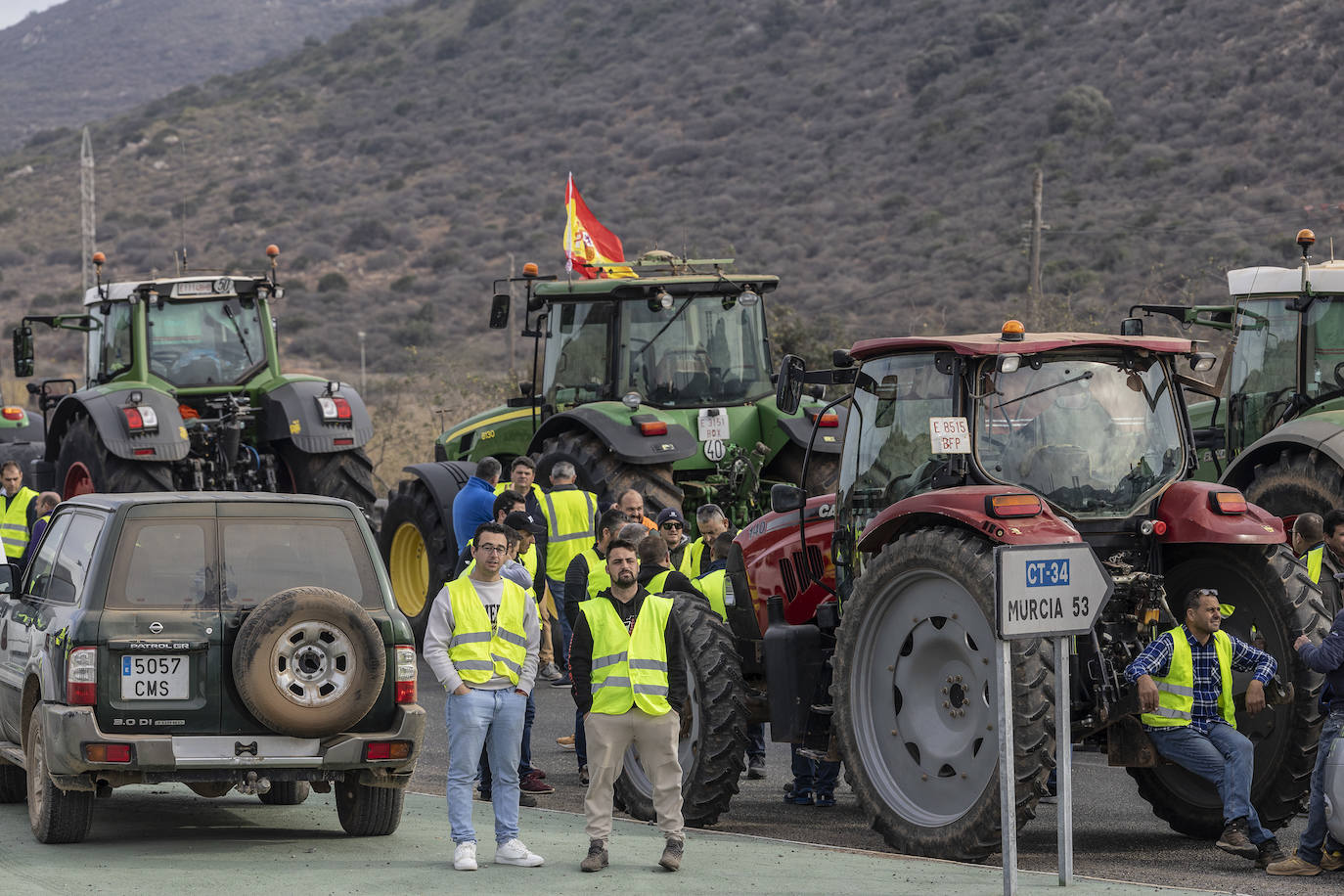 El corte del tráfico en el acceso al Valle de Escombreras, en imágenes