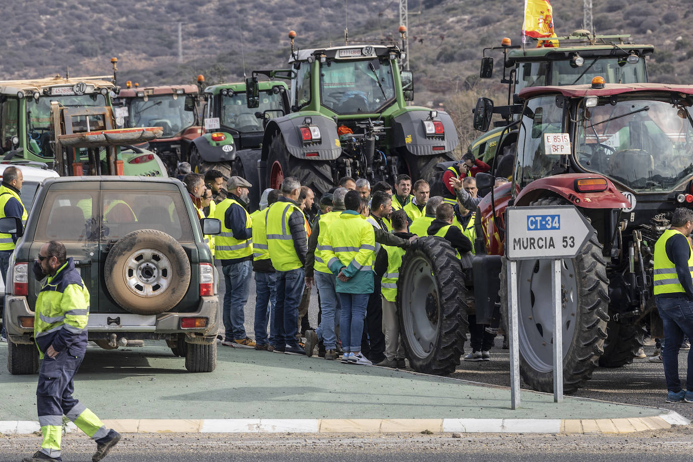 El corte del tráfico en el acceso al Valle de Escombreras, en imágenes