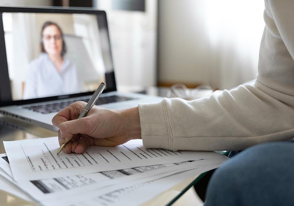 La teleformación permite mayor libertad a las personas ocupadas que quieren mejorar su cualificación.