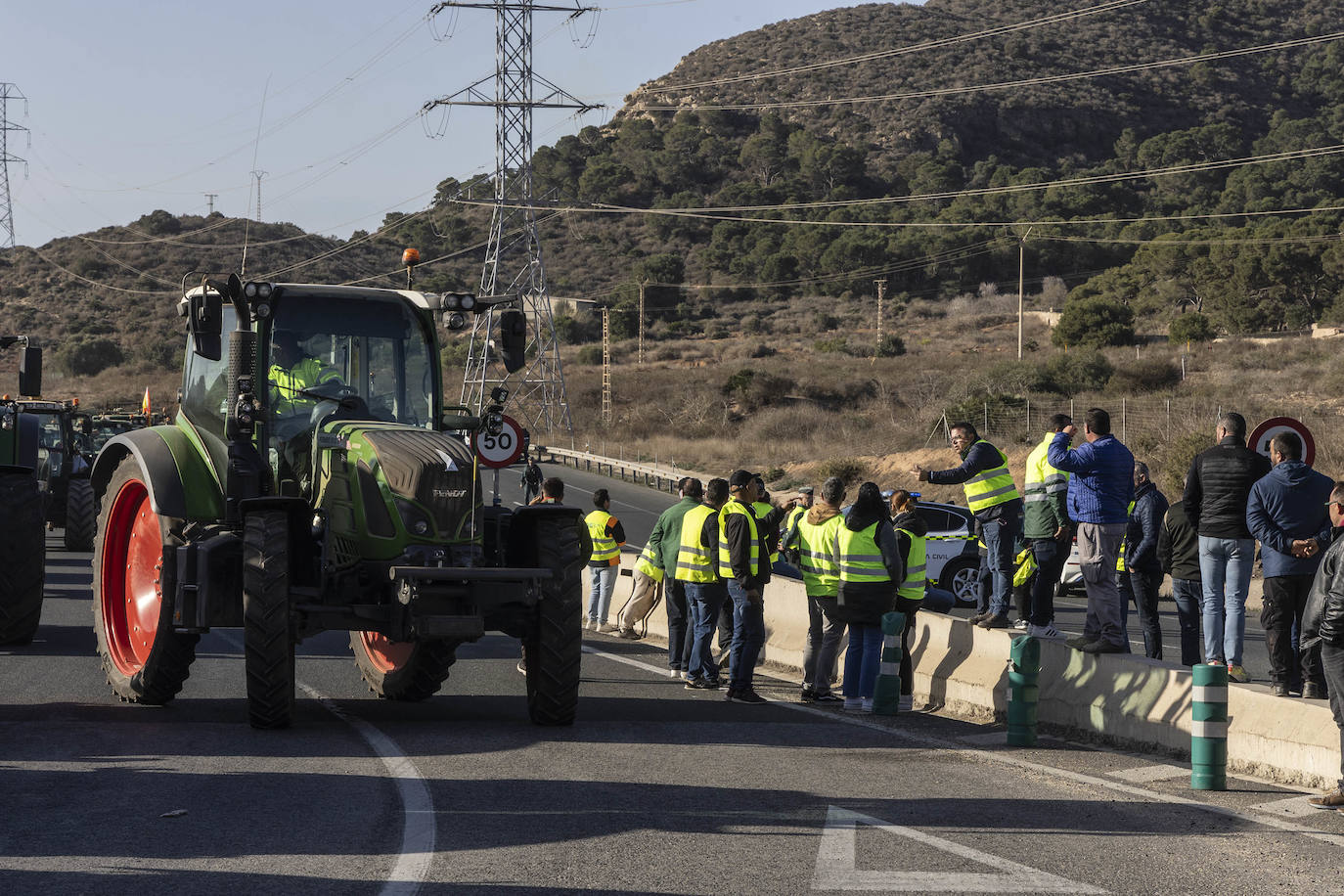 La protesta de agricultores en Cartagena, en imágenes