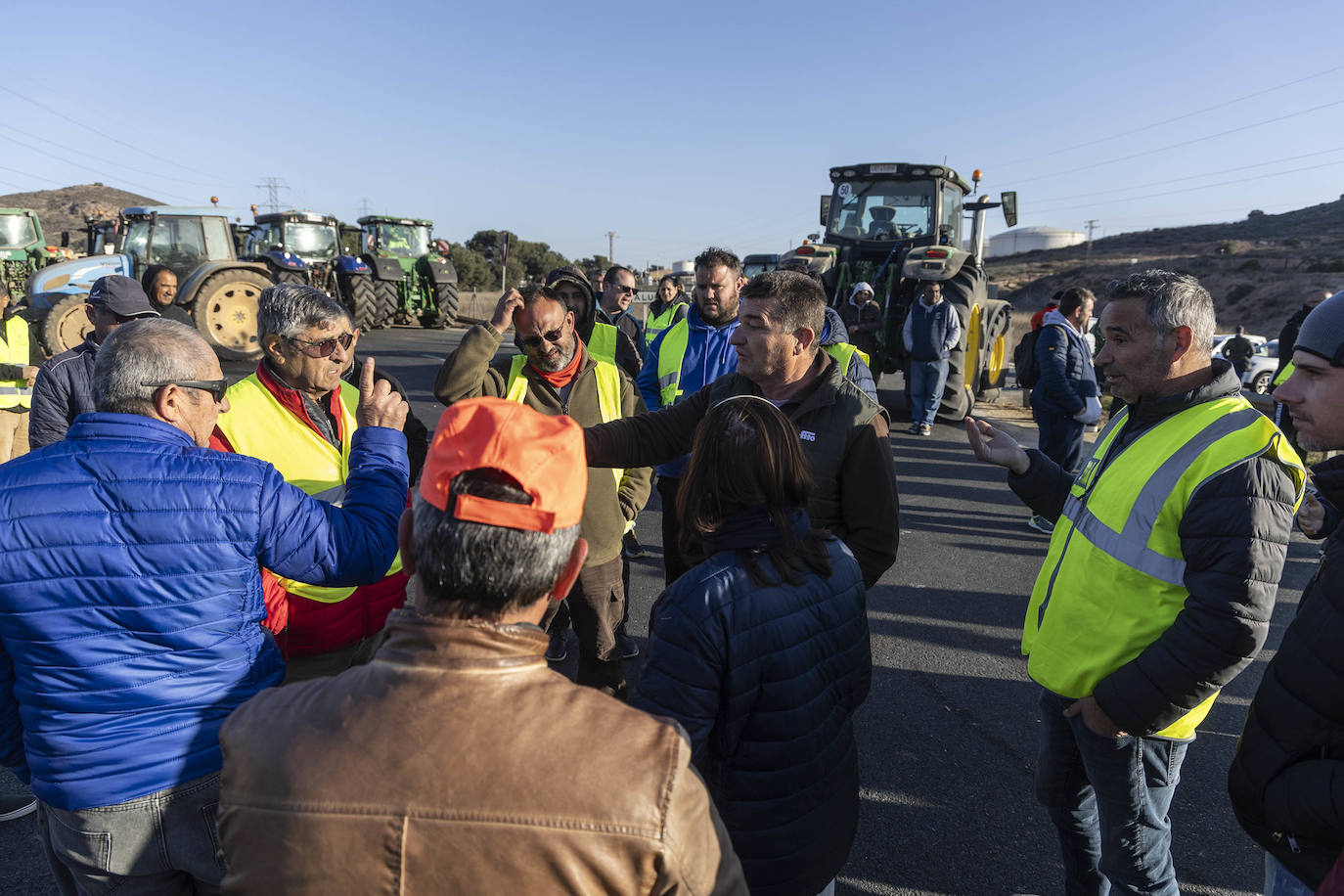 La protesta de agricultores en Cartagena, en imágenes