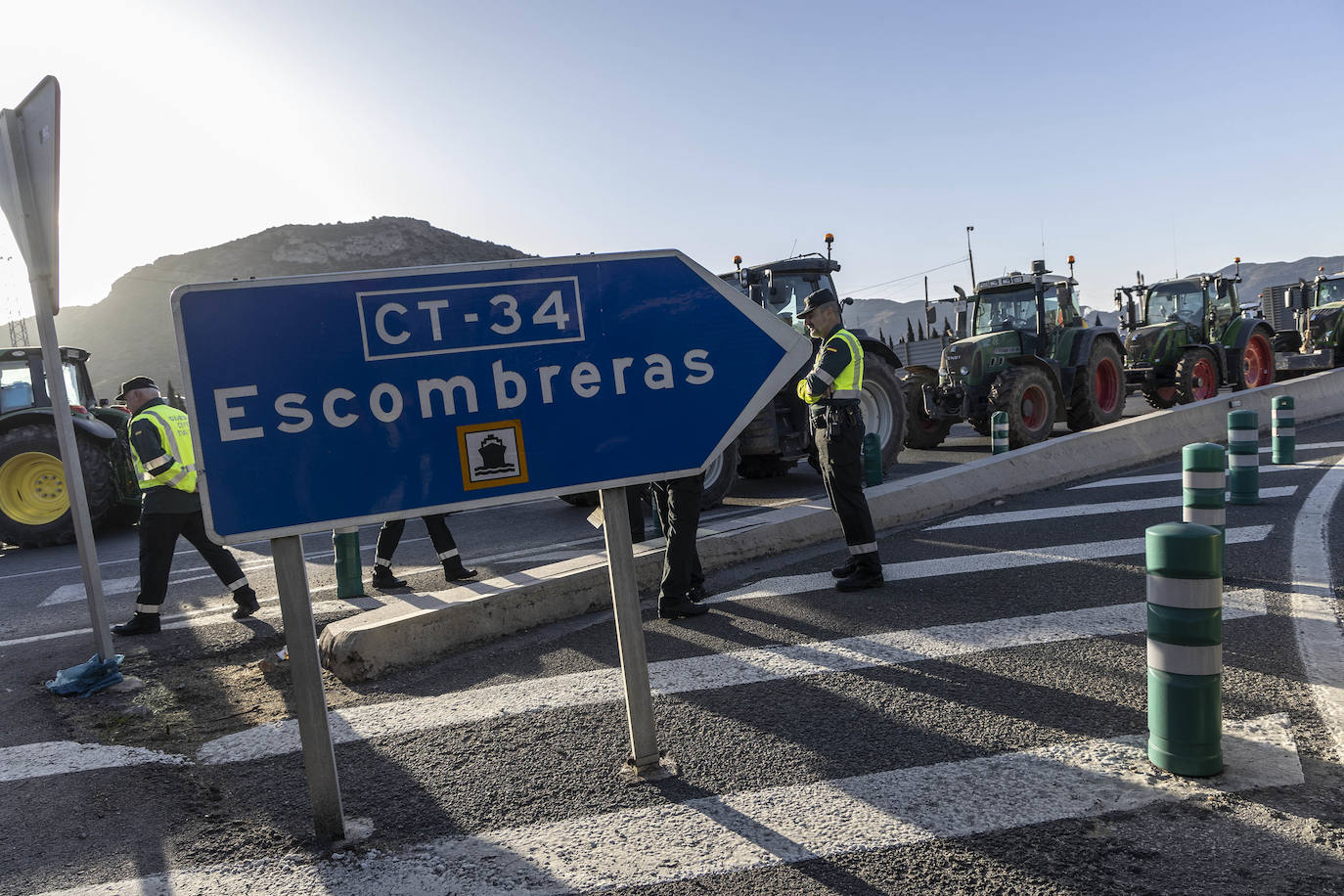 La protesta de agricultores en Cartagena, en imágenes