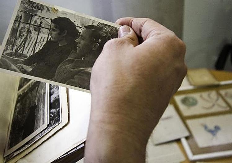 Una foto de Miguel Hernández y Josefina Manresa depositada en los fondos de la Fundación Miguel Hernández.