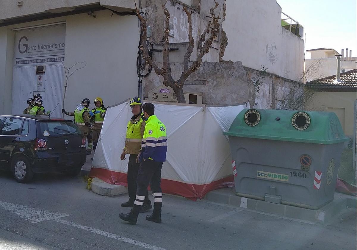 Imagen del área de contenedores en la que se produjo el fallecimiento del hombre, este miércoles.