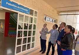 Visita al colegio Sixto López de Fortuna, donde se instaló señalización accesible.