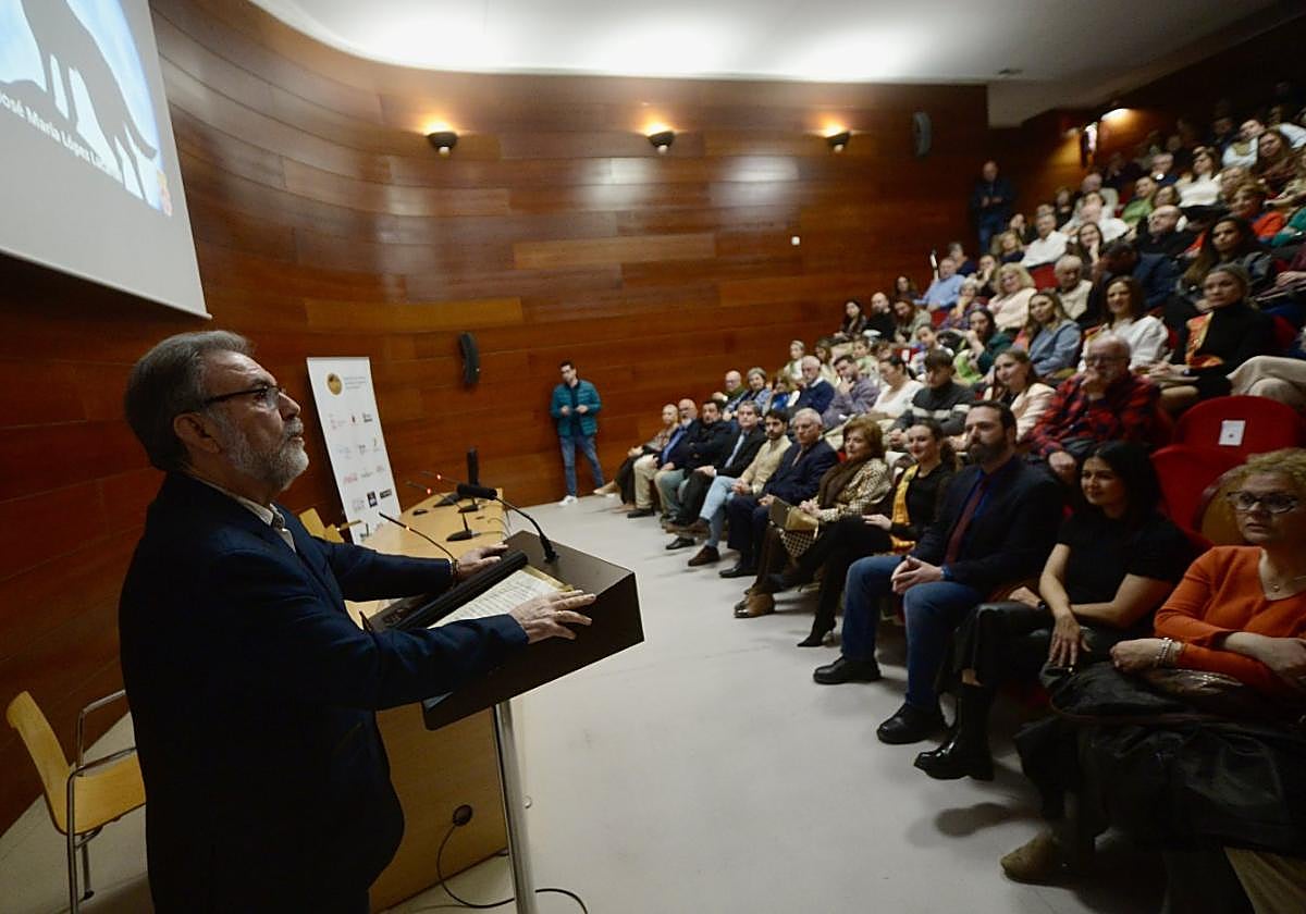 José María López habló ayer sobre el Rey Lobo.