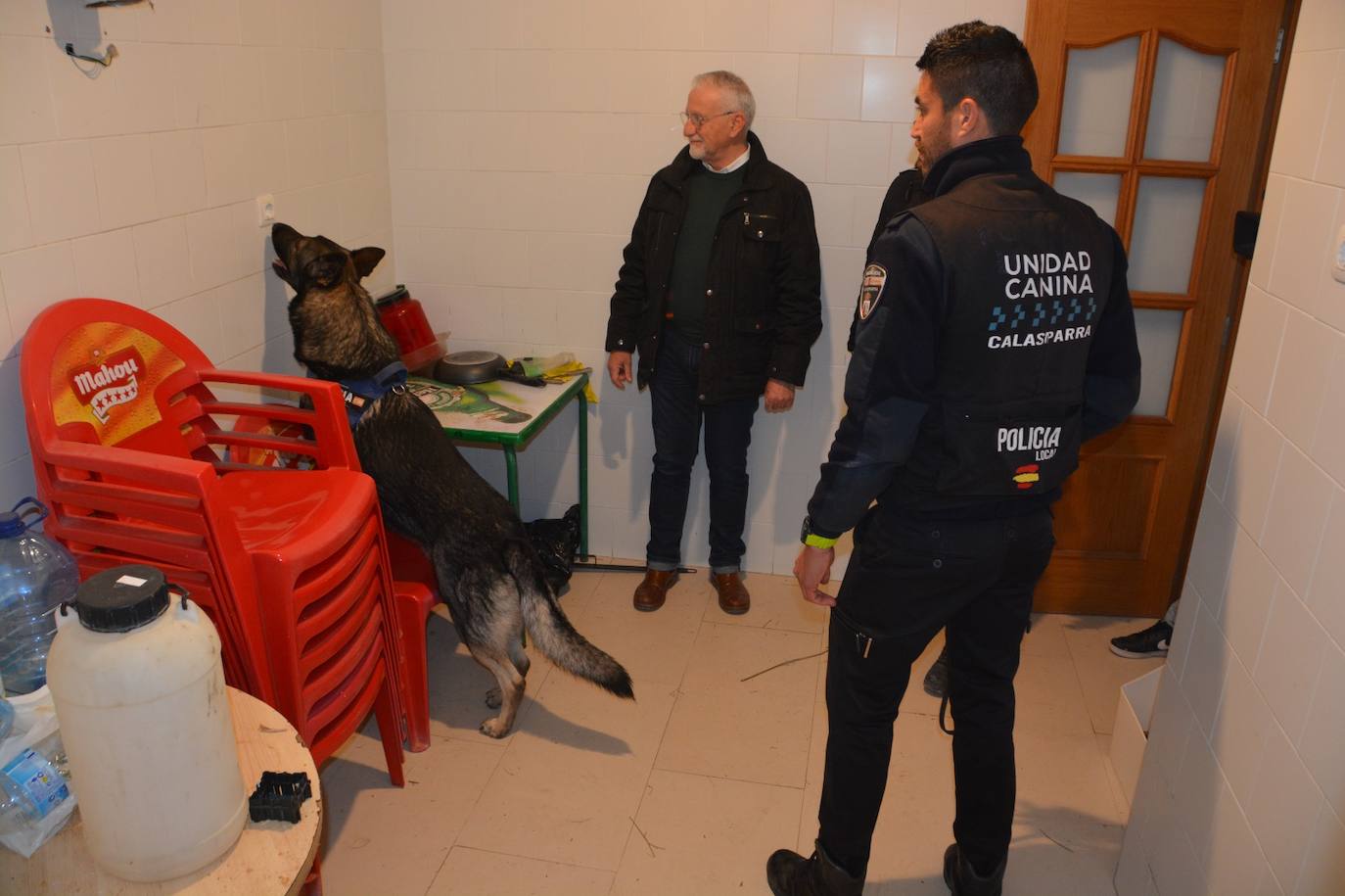 Entrenamiento de las unidades caninas de la Región en Cieza, en imágenes