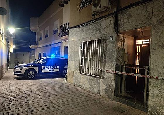 Vivienda en la que los agentes hallaron el cultivo interior.