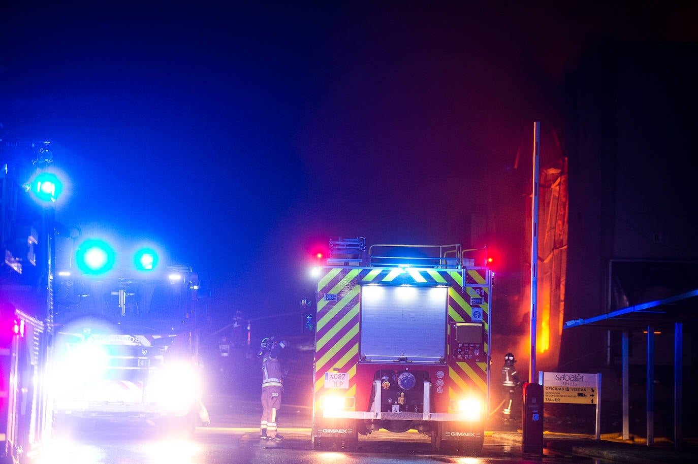 Imágenes del incendio de la empresa especias Sabater en Cabezo de Torres