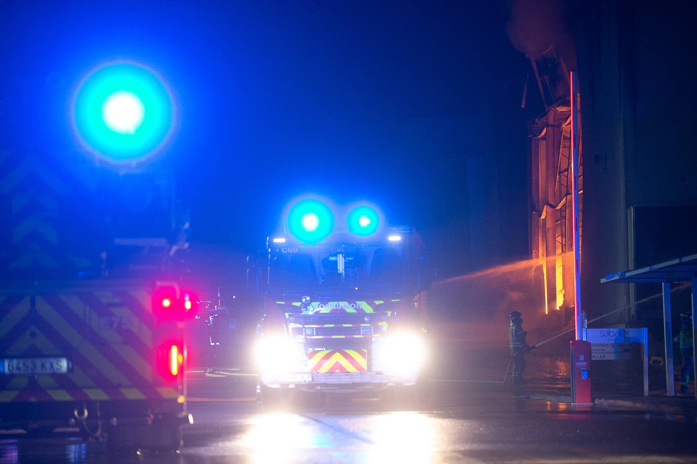 Imágenes del incendio de la empresa especias Sabater en Cabezo de Torres