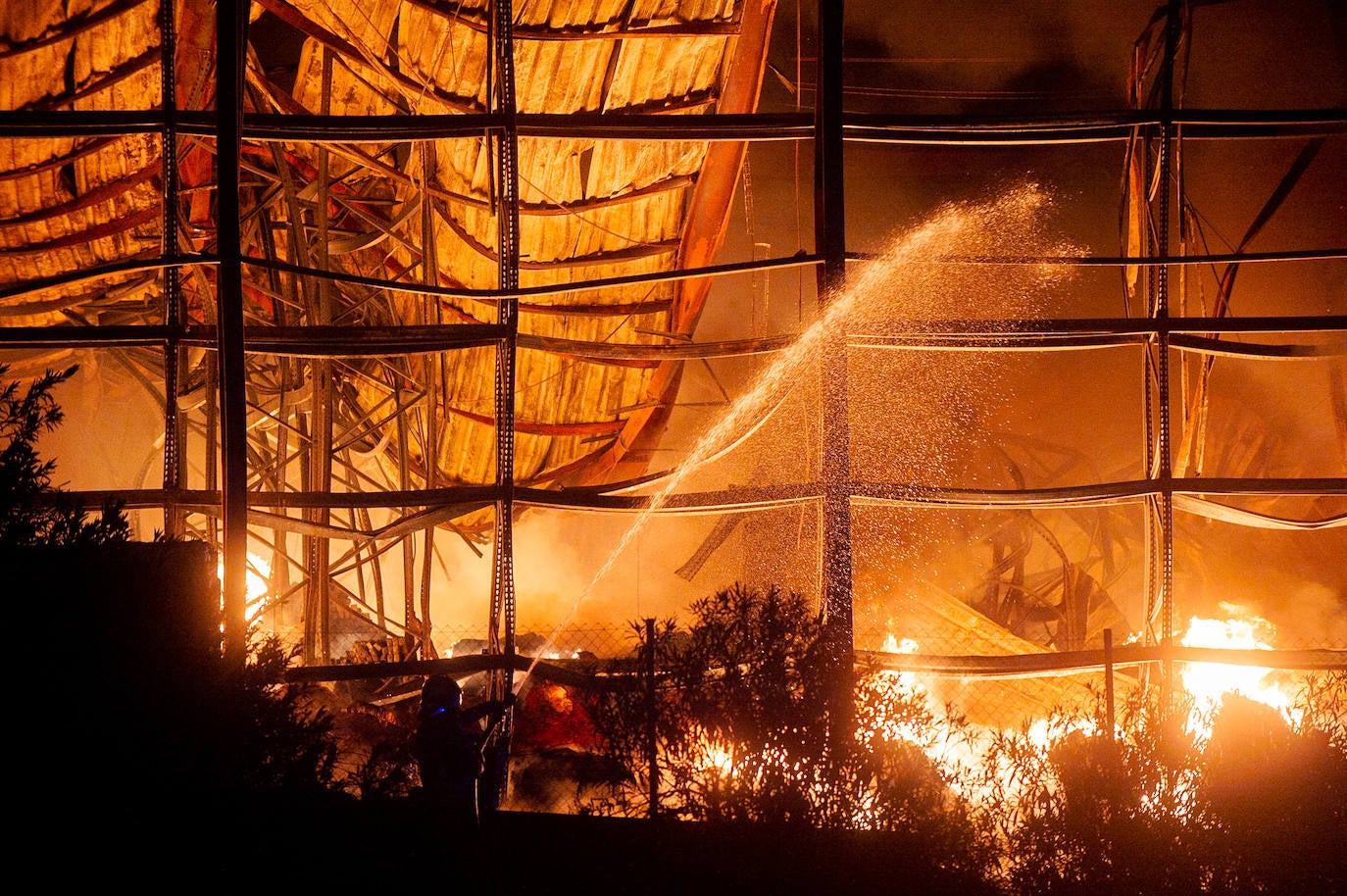 Imágenes del incendio de la empresa especias Sabater en Cabezo de Torres
