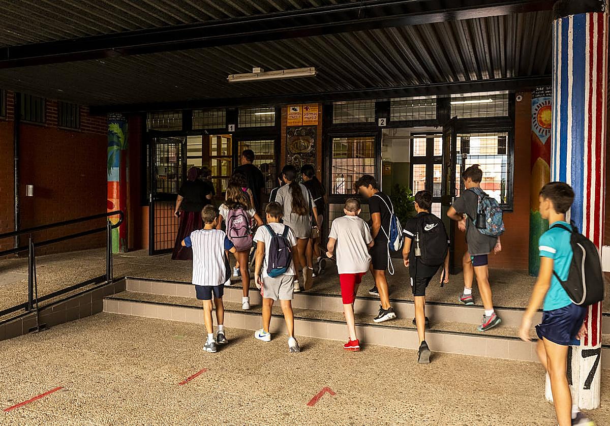 Alumnos de un instituto de Murcia, en una foto de archivo.