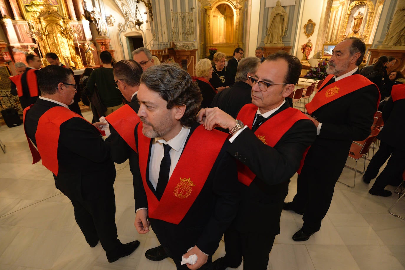 El descendimiento y vía crucis del Cristo de la Salud de Murcia, en imágenes