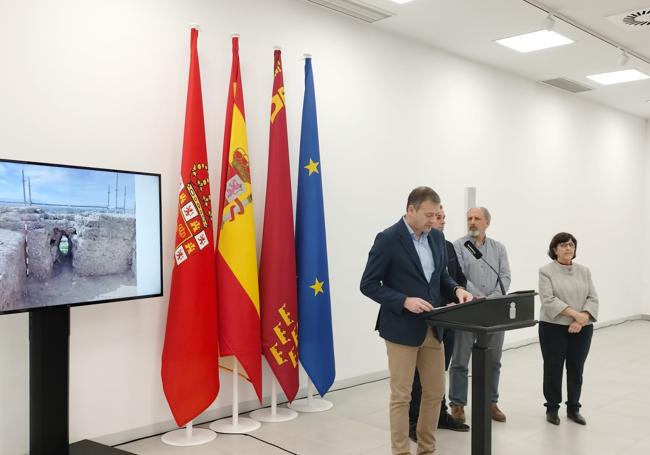 Marco Antonio Fernández, concejal de Pedanías y Vertebración Territorial, presenta los trabajos de recuperación del Castillejo.