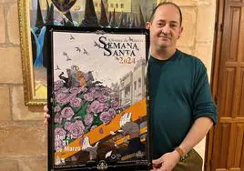 El dibujante Juan Francisco Coll, Colito, con el cartel creado para la Semana Santa de este año.