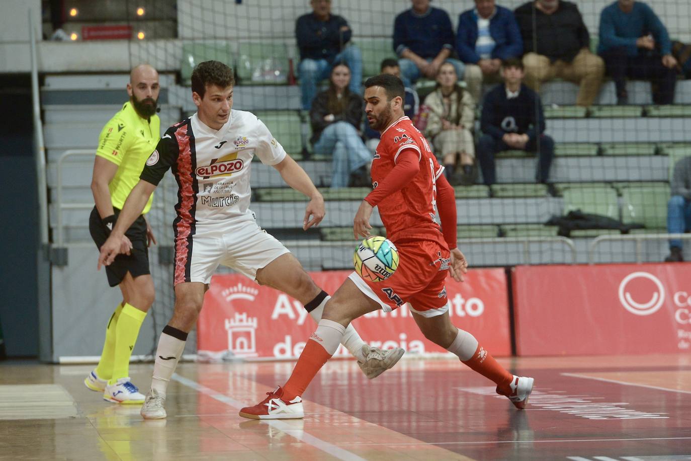 Las imágenes del derbi ElPozo-Jimbee (2-3)