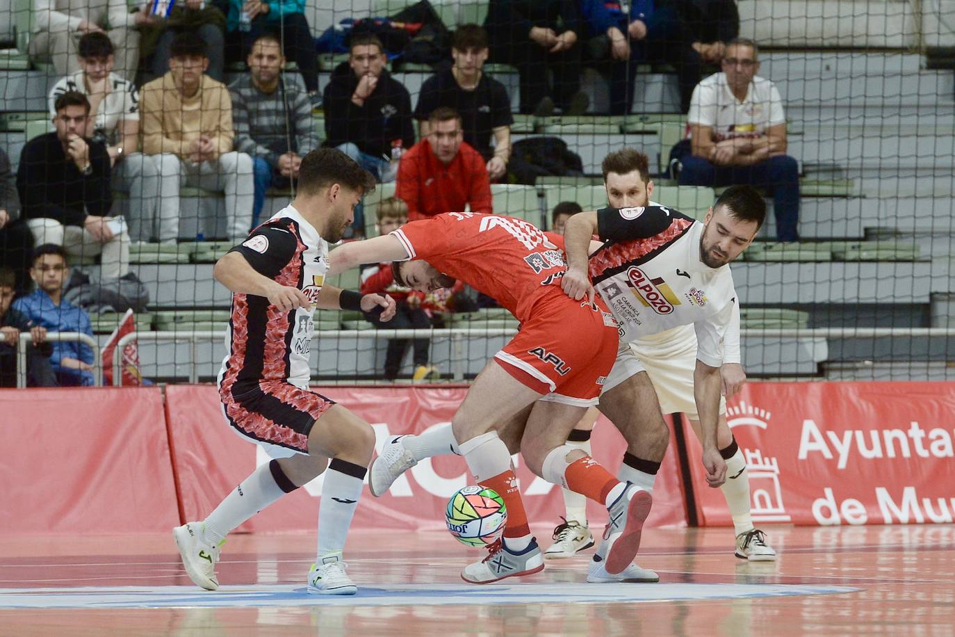 Las imágenes del derbi ElPozo-Jimbee (2-3)