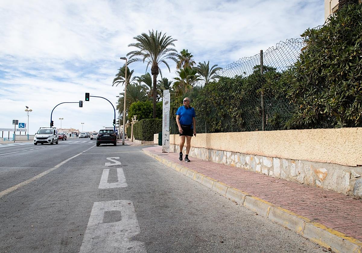 Confluencia en la avenida Roentgen y Doctor Mariano Ruiz Cánovas, junto a la punta del Salaret.