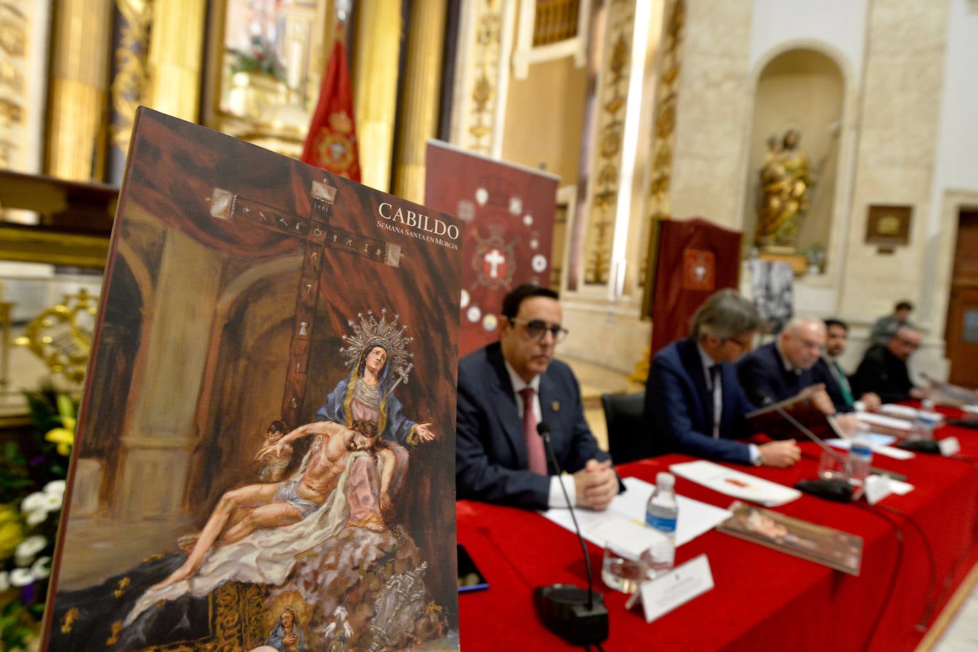 La presentación en Murcia de la revista del Cabildo de Cofradías, en imágenes