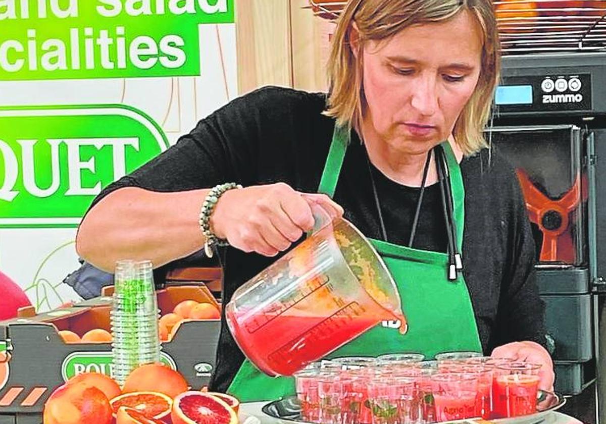Degustación de zumo de naranjas rojas en Fruit Logistica.