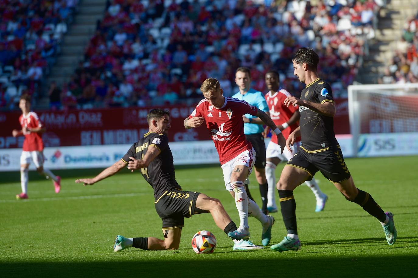 La derrota del Real Murcia frente al Intercity, en imágenes